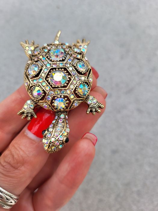 Broszka żółw z kamyczkami