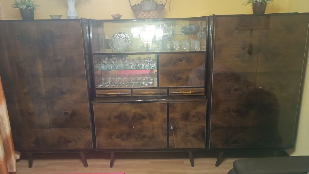 Meble z PRL wysoki połysk