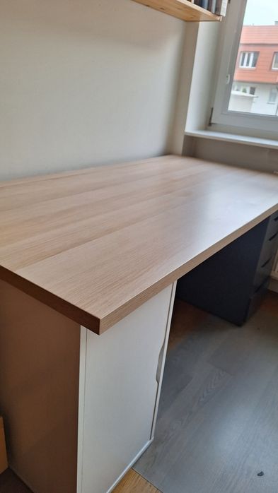 Biurko Ikea blat biała bejca imitacja dębu, z komodą i szafką