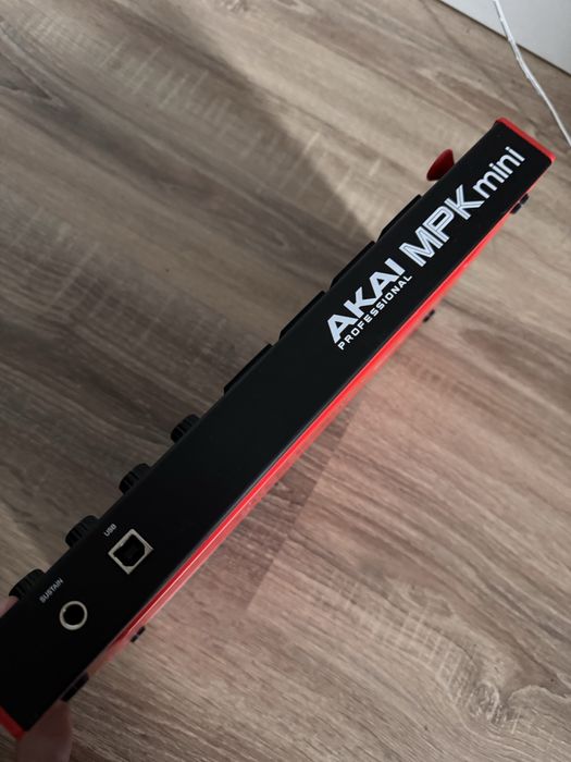 Akai MPK Mini 3 ( Midi keyboard )