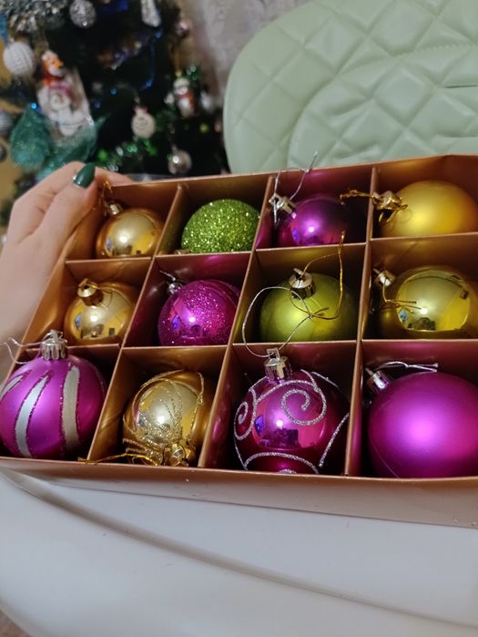 Набір новорічних іграшок 12 штук