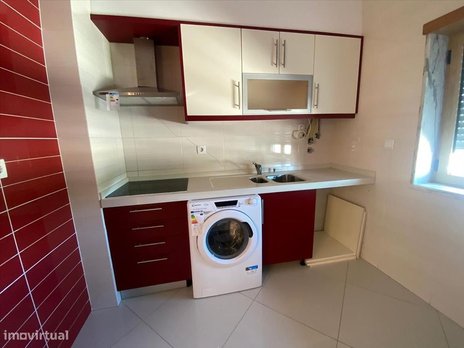 Apartamento T2 em Loulé com Varanda | Ideal para Investimento