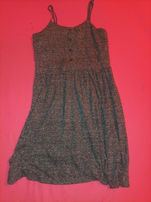 Vestido preto com detalhes