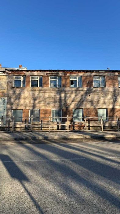 Продаж комерційної будівлі та земельної ділянки м Броди Львівська обл