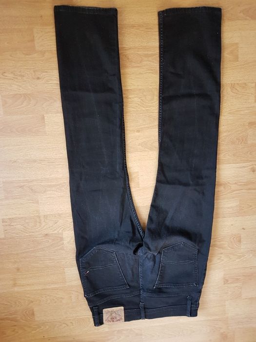 Spodnie jeasy z Wrangler r.29i Tommy Hilfinger r.30