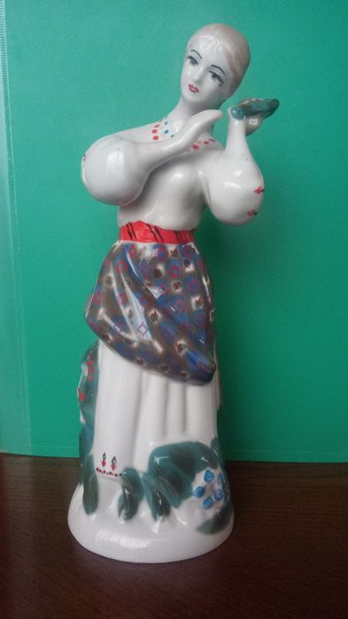 Статуетка фарфорова ,,Дівчина "