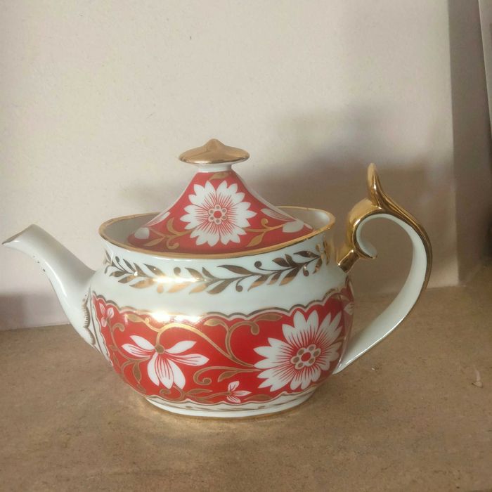 12 Bules em porcelana decorados a ouro. Arte maravilhosa