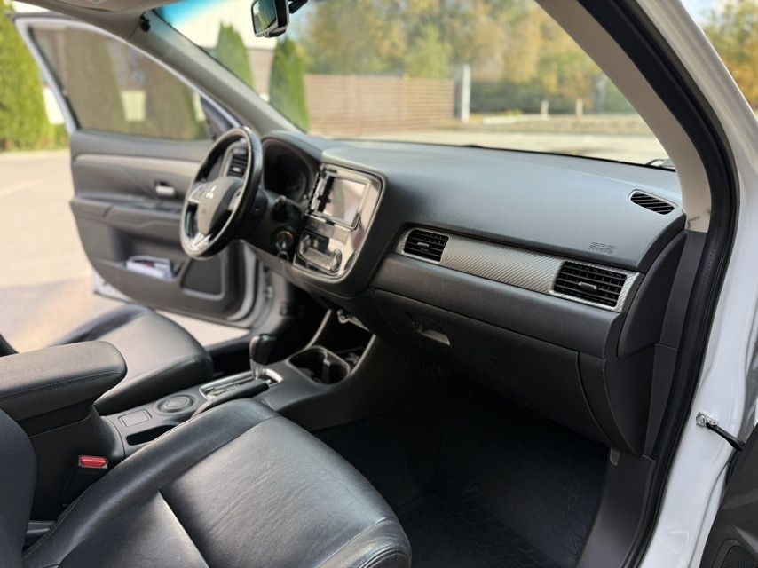 Продам Mitsubishi Outlander 2.4i gaz 2015