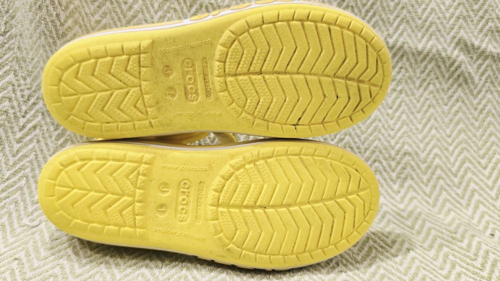 Crocs j1 żółte sandały