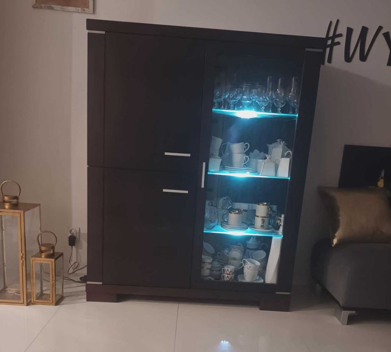 Witryna podświetlana przeszklona