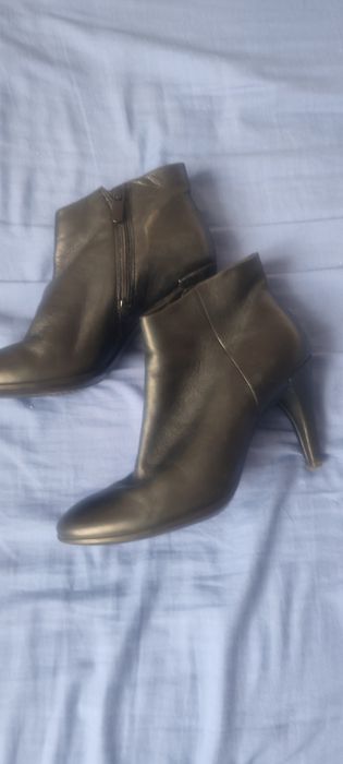 Черевики жіночі .