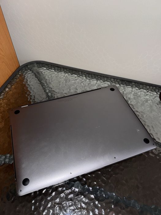 MacBook Pro 15" 2018 (Core i9 2.9GHz/16GB RAM / 1TB SSD/Radeon Pro560X