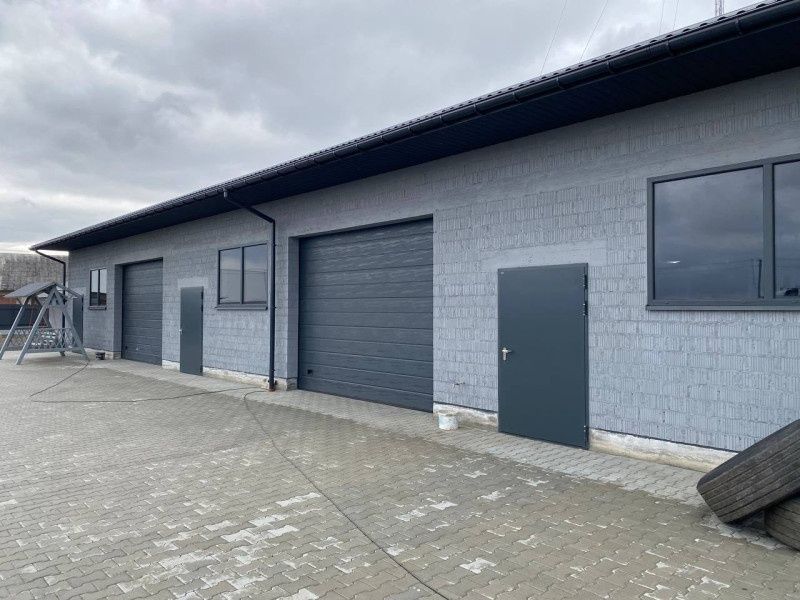 Гаражні ворота секційні