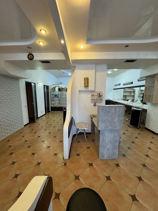 Оренда приміщення, ЦЕНТР, н/б, фасад, недорого.