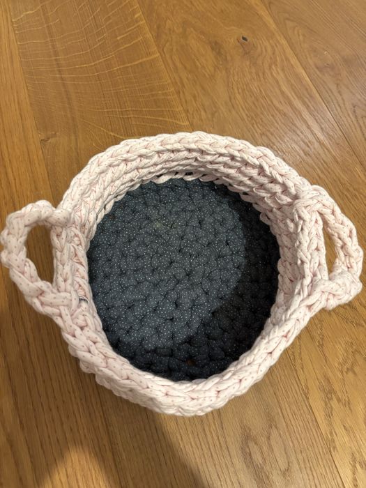 Koszyk bawelniany recznie robiony.