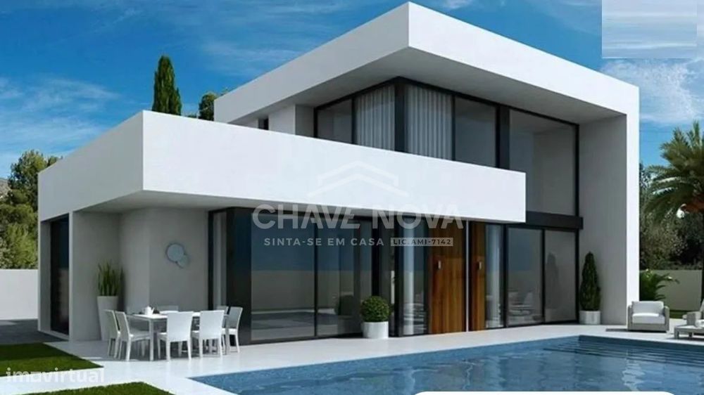 Flat plot of land measuring 550 m² in Espinho.