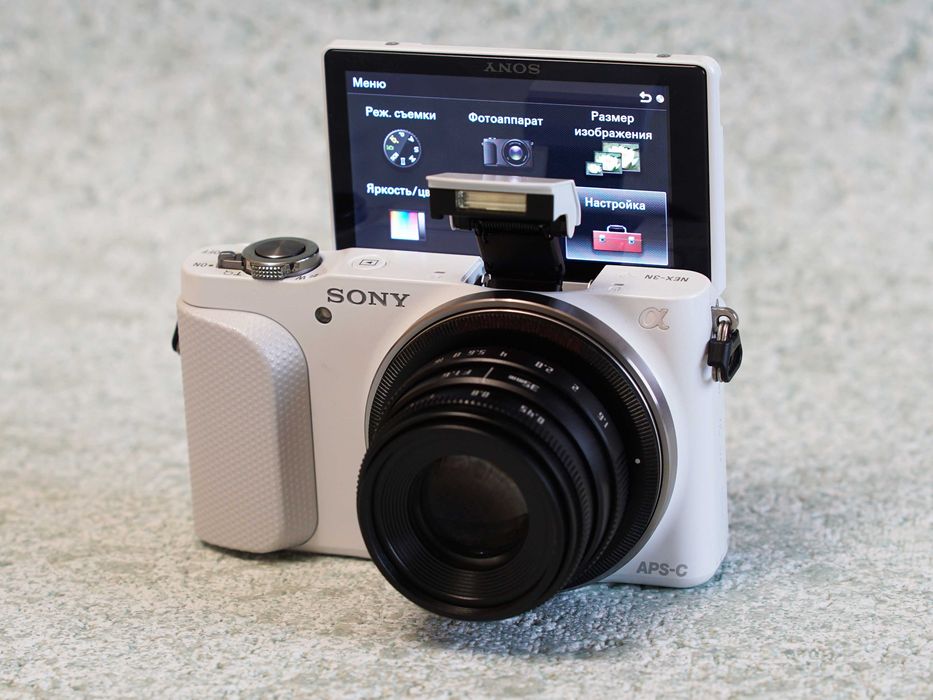 SONY Alpha NEX-3N + объектив f/1.6 35mm • APS-C 16,1 Мп •  Selfie screen • RAW