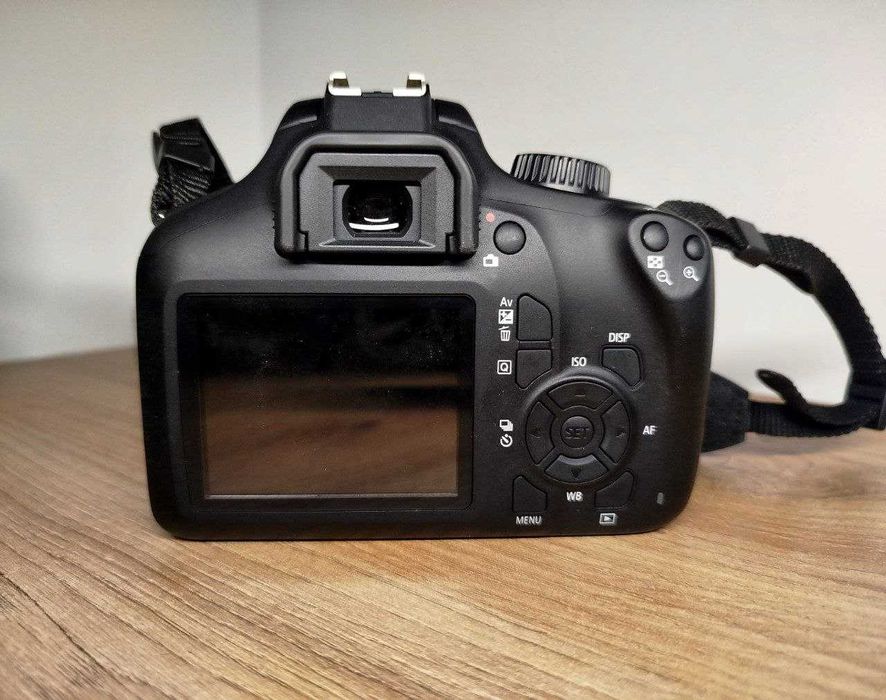 Цифровий фотоапарат Canon EOS 4000D EF-S 18-55mm
