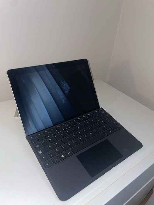 Surface Go with Keyboard64741315226883123