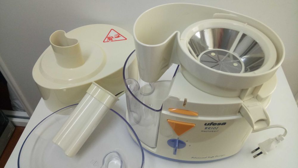 Liquidificadora (Máquina de Sumos) UFESA BRIO! MULTIFRUIT