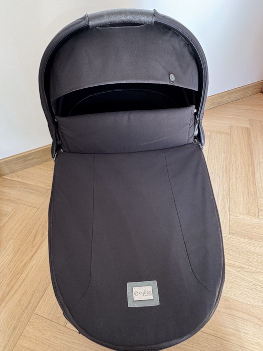 Czarna gondola Cybex Priam e-Priam