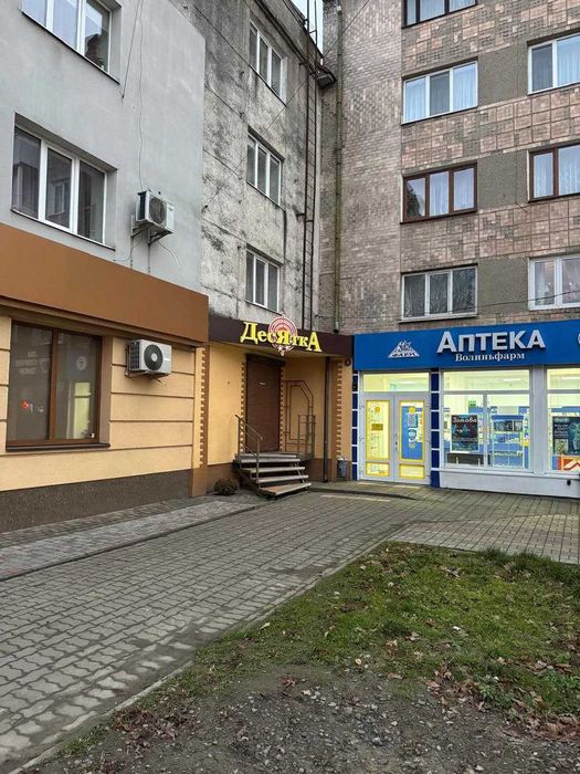 Оренда приміщення Перемоги, перша лінія