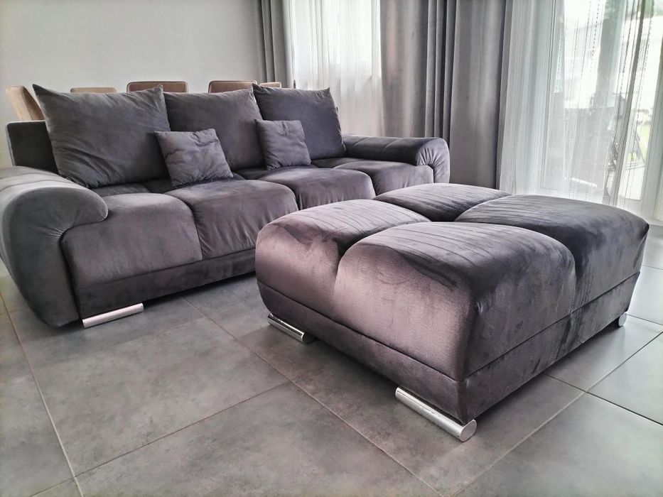 Sofa z funkcją spania  plus pufa
