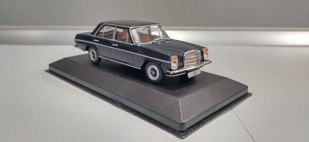 Mercedes W114/115 1:43