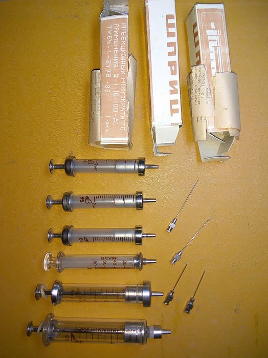 Медицинские шприцы, иглы.