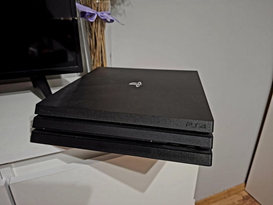 Ps4 pro 1tb 2 gry i pad