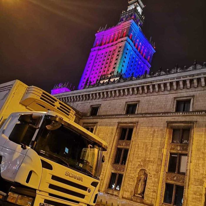Transport krajowy i międzynarodowy Solówki naczepy z windaWrocław