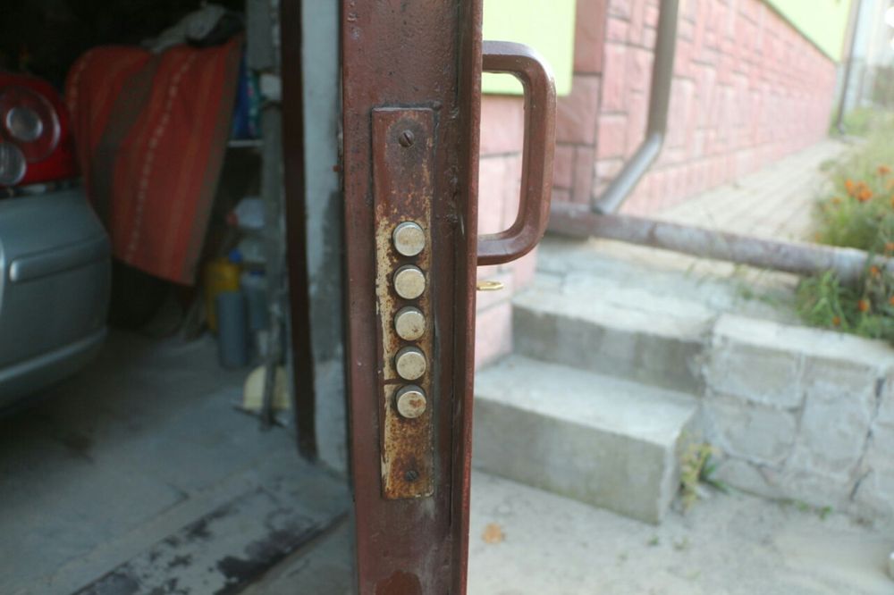 Гаражні ворота металеві,утеплені