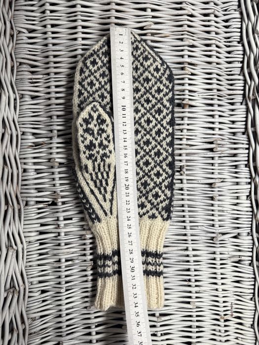 Ręcznie robione wełniane rękawiczki męskie  Selbu Rose