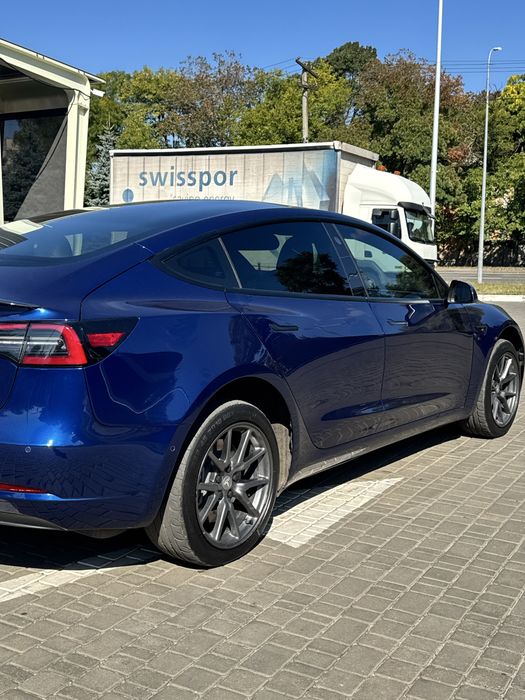 Tesla 3 21год 82.5 kw полный привод 460км