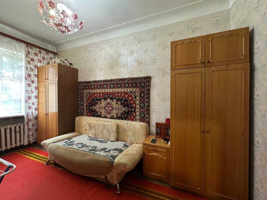 Васильківська 27/2, продаж 2к.кв. біля метро.