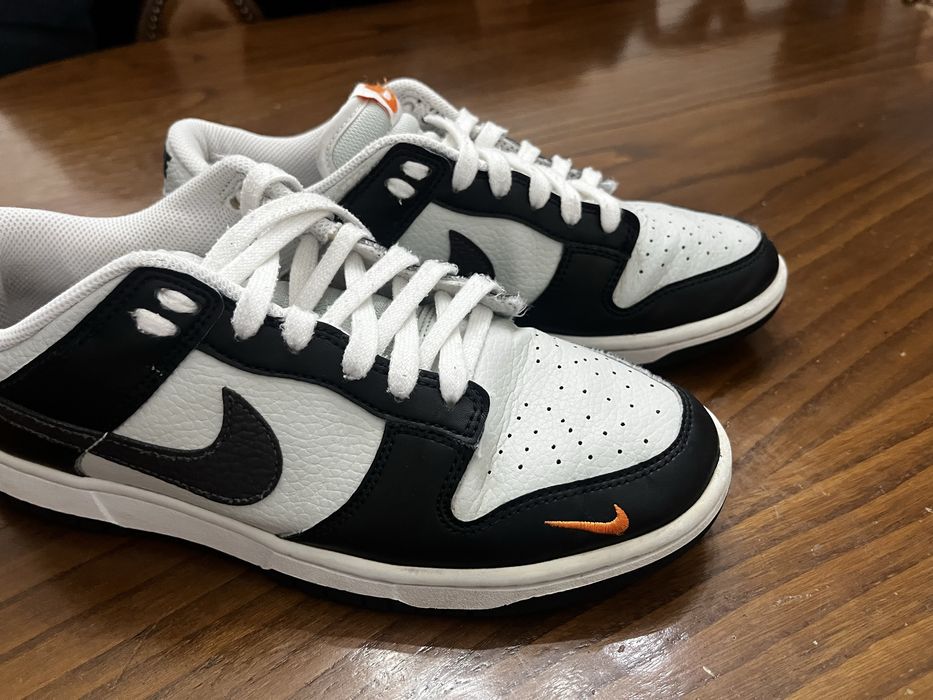 Nike Dunk Low na cor "Black Total Orange Mini Swoosh"