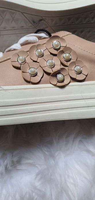 Buty Jette nowe oryginalne Rozmiar 42 beżowe snakersy