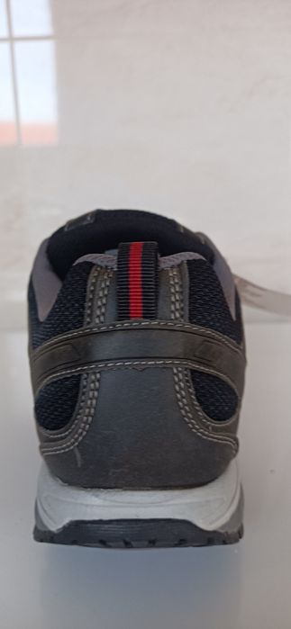 Tenis NOVOS. Calçado-Activo 43.