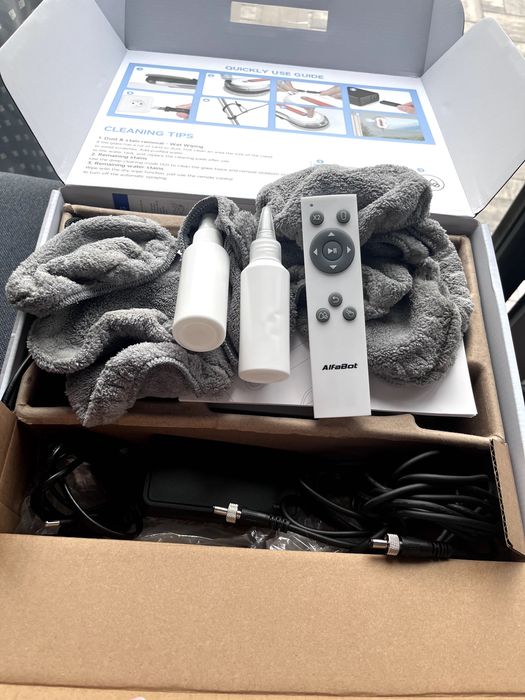 Nowoczesnym robot czyszczący AlfaBot X7 Pro