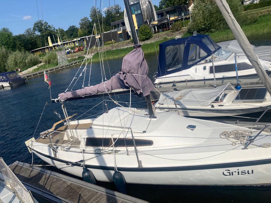 Łódz żaglowa z przyczepa