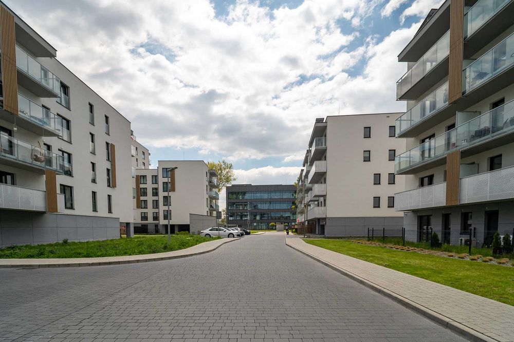 Nowe studio, Kraków, Bagry, miejsce postojowe+ komórka lokatorska