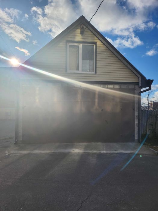 Срочно!!!Продам гараж в центре с документами. Собственник.120 кв.м.