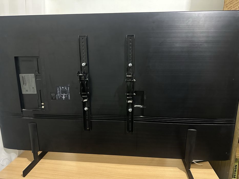 SAMSUNG LED телевізор UE50AU8000U на запчастини або під ремонт!