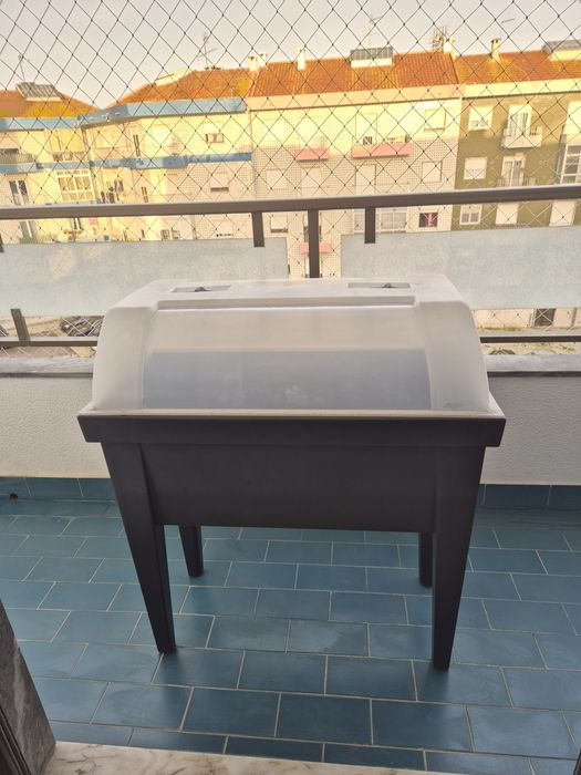 Horta vertical com tampa