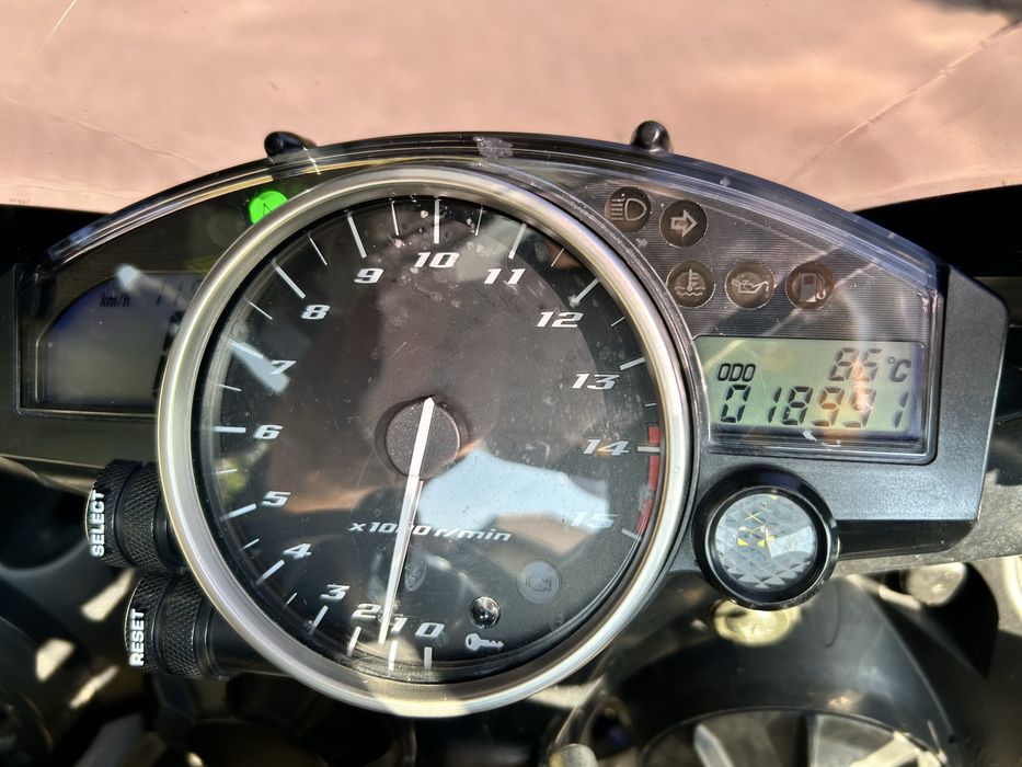 Yamaha R1 RN12 2005 – 19 tys. km, dodatki Rizoma + Power Commander 5