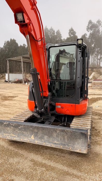 Mini giratória / Escavadora Kubota KX 163-5 -5,5 TON - como nova