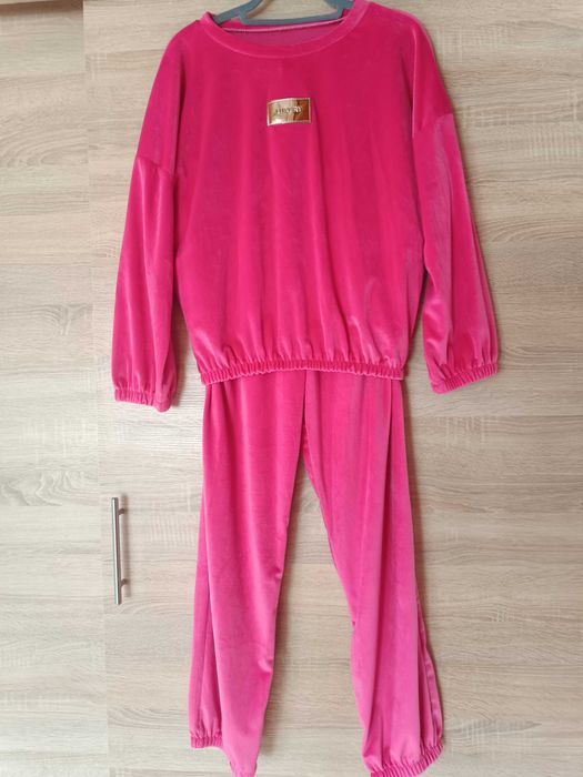 Nowy piękny Dres welur że ściągaczem w pasie