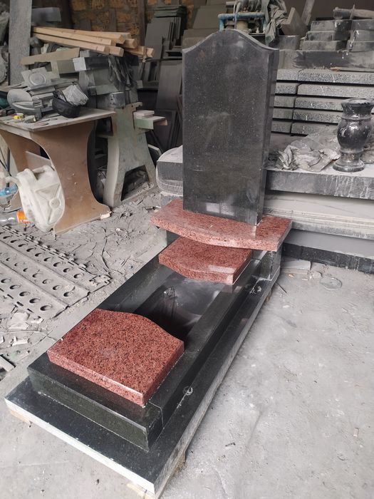 Памятник из лезников. Лезники любой размер.