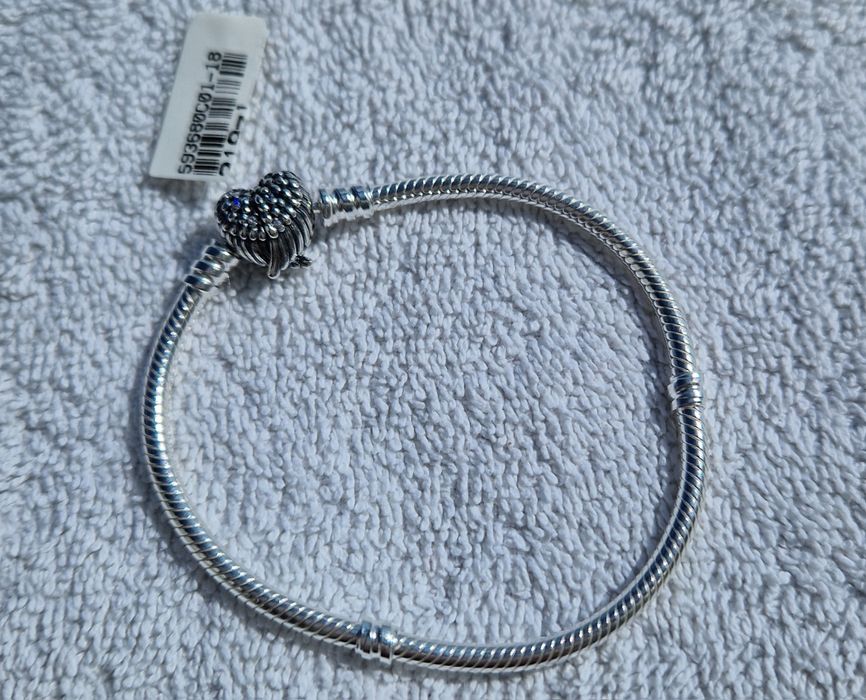 Zachwycająca Bransoletka Pandora Moments z zapięciem uskrzydlone serca