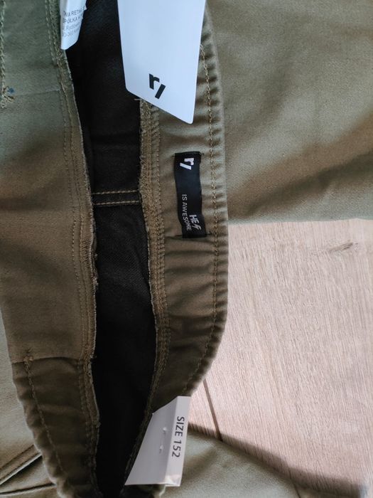 Nowe joggery rozmiar 152